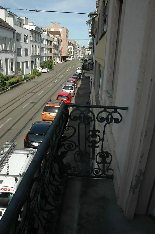 B&B Adriana Basilea 0*,  Suiza